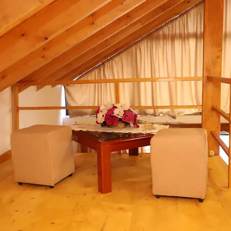 펜션 Samuela Cozy Retreat 베라트