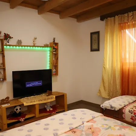 펜션 Samuela Cozy Retreat 베라트