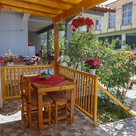 펜션 Samuela Cozy Retreat 베라트